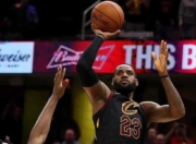 竞技宝-包含詹姆斯在勇士比赛中惊险取胜，赛事规则更新引发热议！的词条